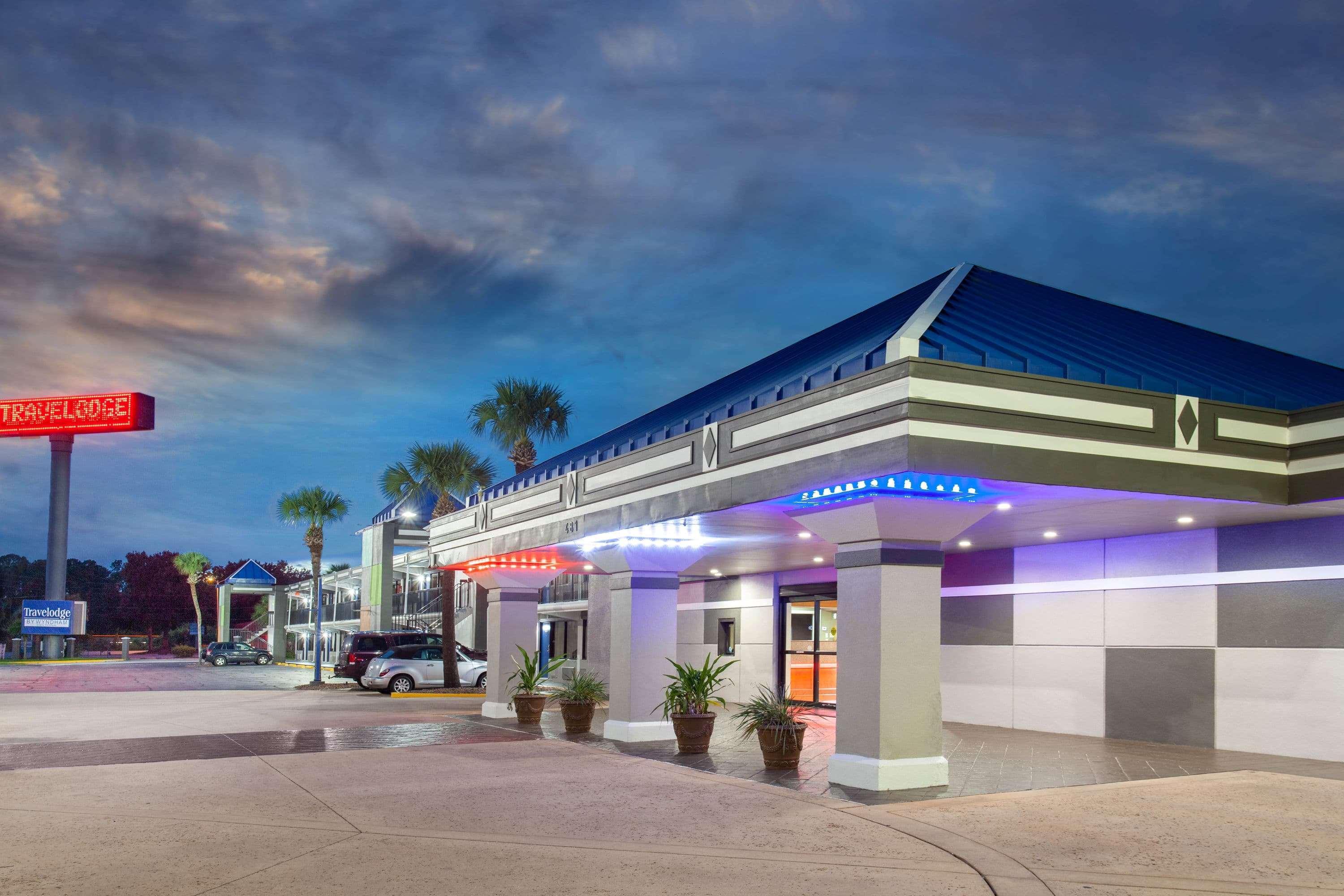 Travelodge By Wyndham Deltona Exterior photo