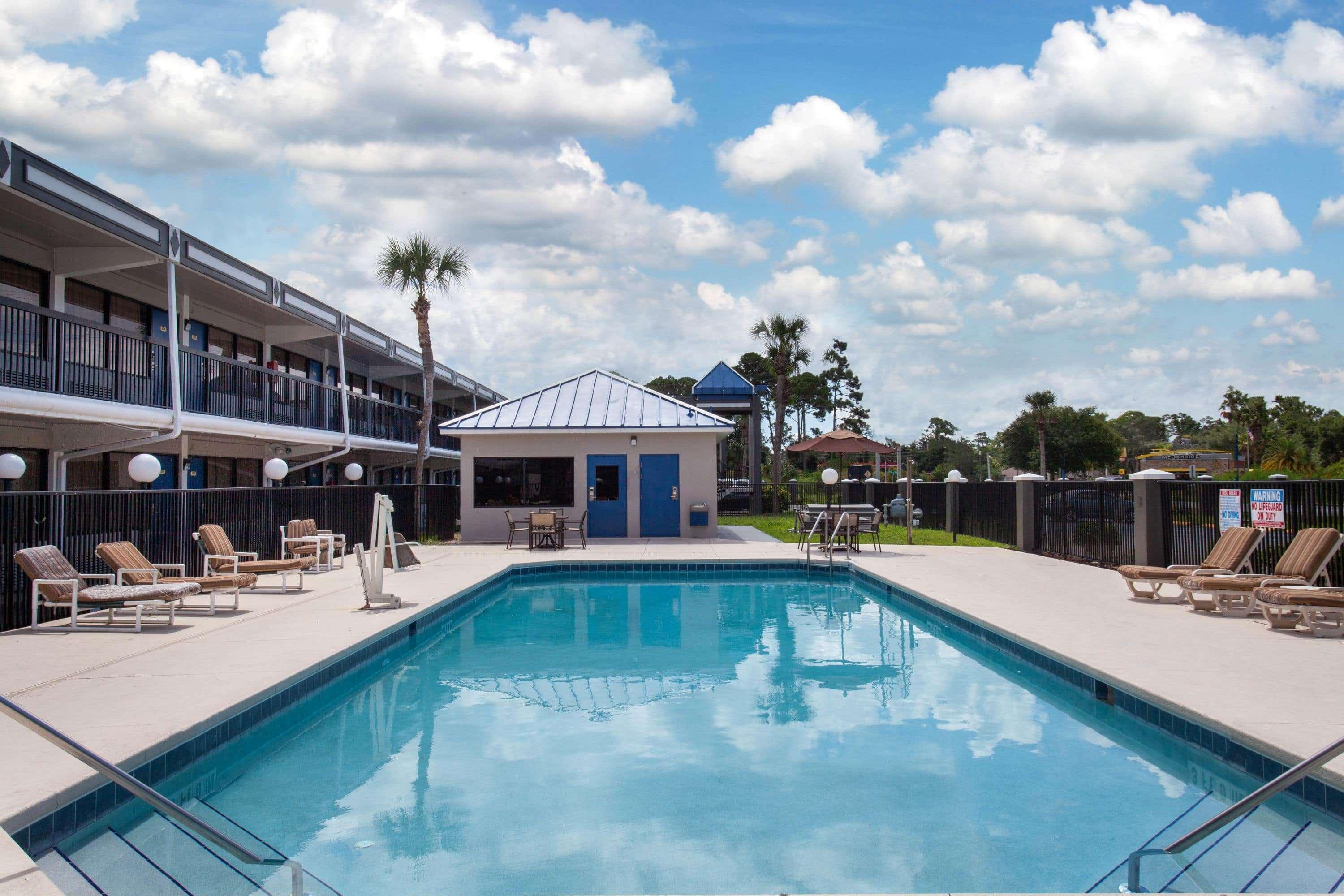 Travelodge By Wyndham Deltona Exterior photo